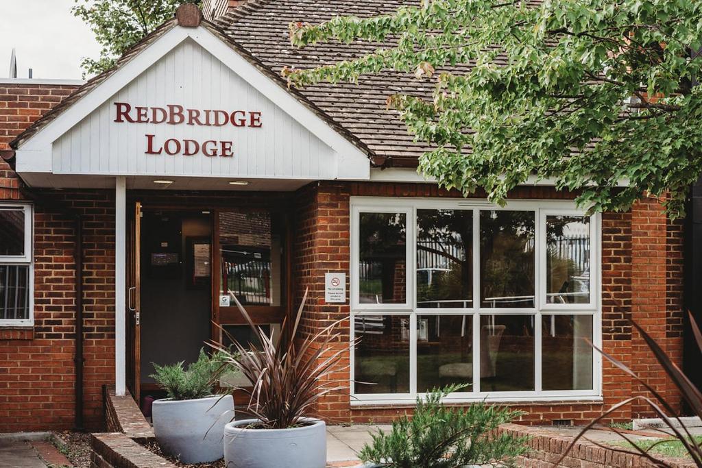 Redbridge Lodge Ilford Exterior foto